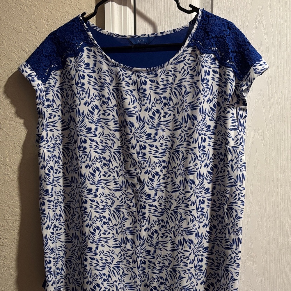 Apt. 9 Blue and White Leaf Print Blouse size XL